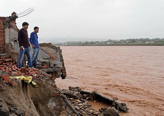 Из-за наводнения в Индии и Пакистане погибло больше 200 человек