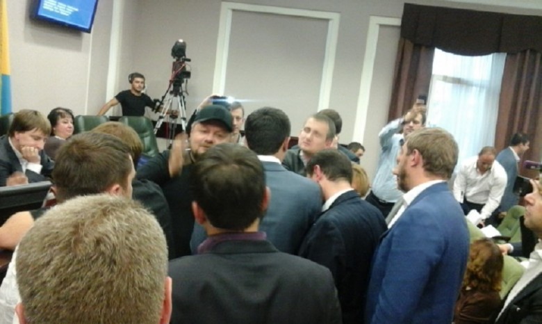 Киевсовет окончательно превратили в предвыборную площадку