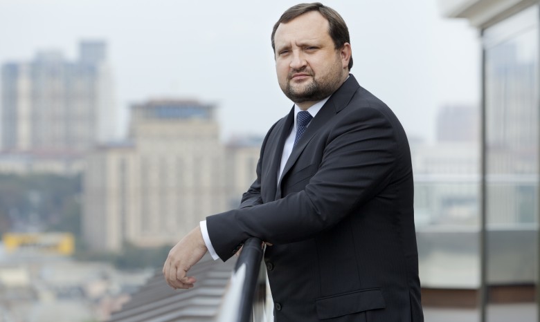 Арбузов надеется, что минские соглашения помогут установить мир на Донбассе