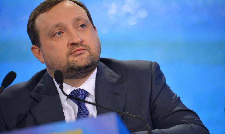 Конфликт на Донбассе можно решить только путем переговоров – Арбузов