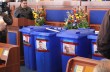 В Черкасах в мусорный бак засунули экс-регионала — видео