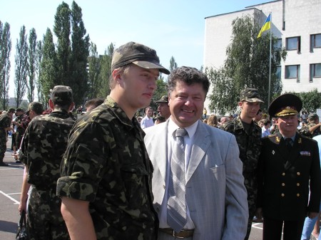 Сын Порошенко Алексей пошел в армию тайком от мамы