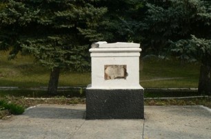 В городе Изюм снесли памятник Ленину