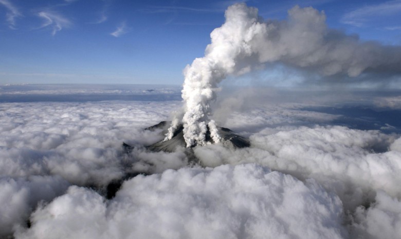 Извержение вулкана Онтакэ унесло жизни 26 человек