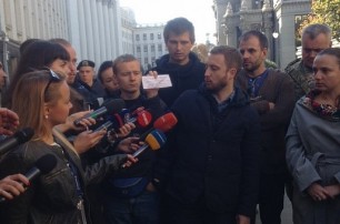 Под Администрацией Президента журналисты протестовали против давления на СМИ