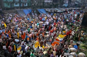 На религиозном празднике в Индии погибло 32 человека