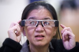 Японцы показали очки, накладывающие виртуальный мир на реальность
