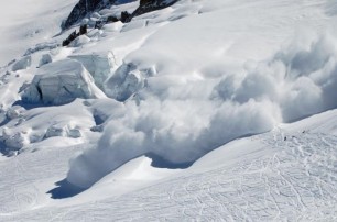 В Непале лавина унесла жизни 17 альпинистов