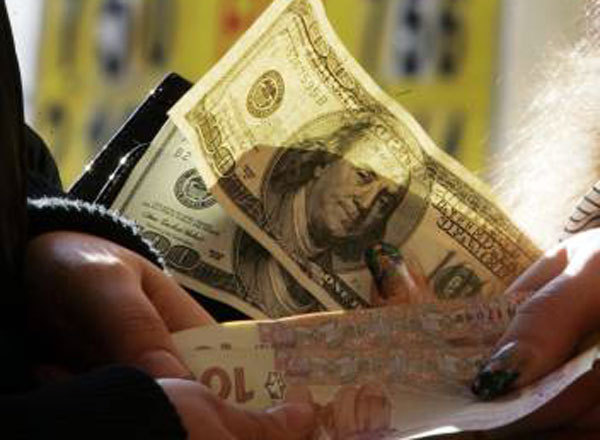 НБУ должен удовлетворить отложенный спрос на валюту - эксперт