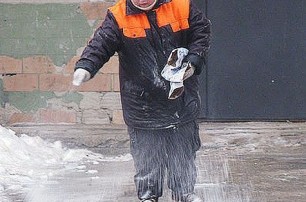 Посыпать снег в Киеве будут только солью