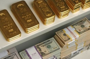 За год «чистые» золотовалютные резервы НБУ сократились почти вдвое – эксперт
