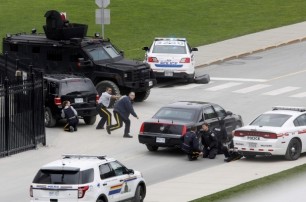 Неизвестные открыли стрельбу в парламенте Канады