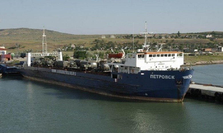 В Керченском проливе паром столкулся с танкером