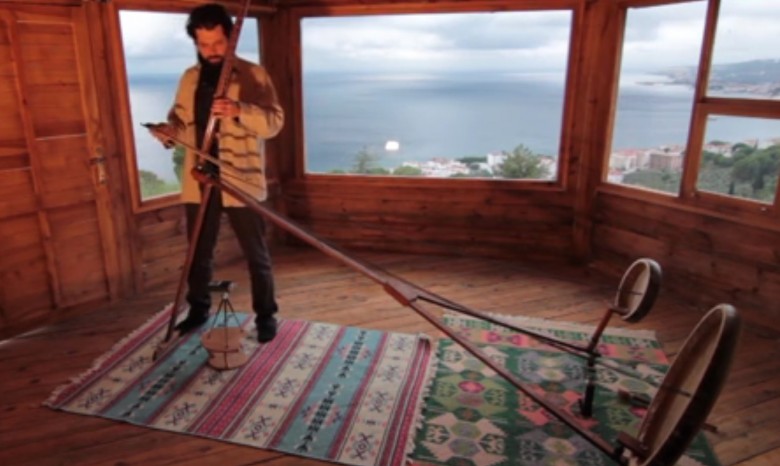Турок создал уникальный шаманский музыкальный инструмент