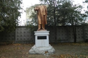 В Одессе памятнику Ленину оторвали голову