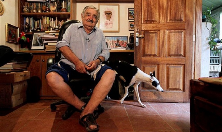 Президент Уругвая продает автомобиль, чтобы раздать деньги бедным