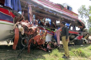 В Пакистане автобус столкнулся с грузовиком — погибли 56 человек