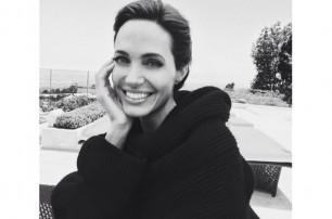 Марио Тестино показал закулисное фото Анджелины Джоли