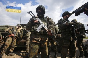 Порошенко приказал эвакуировать все госучреждения Донбаса
