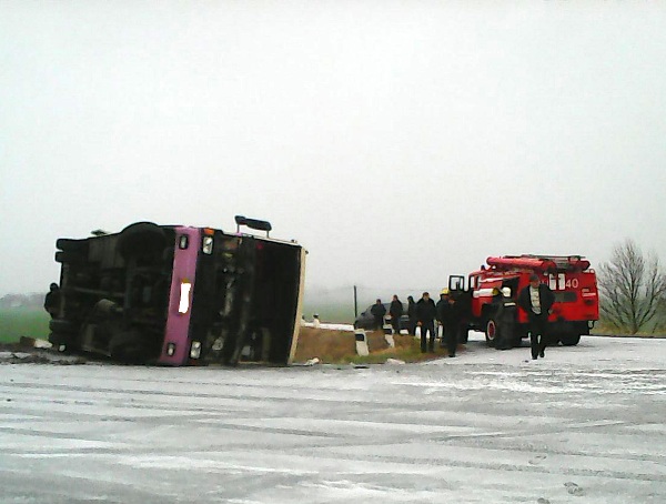 В Полтавской области перевернулся автобус: 2 человека погибли, 12 ранены