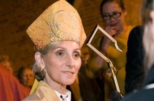 Английским женщинам разрешили идти в епископы