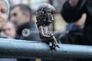В Ужгороде установили памятник основателю Deep Purple