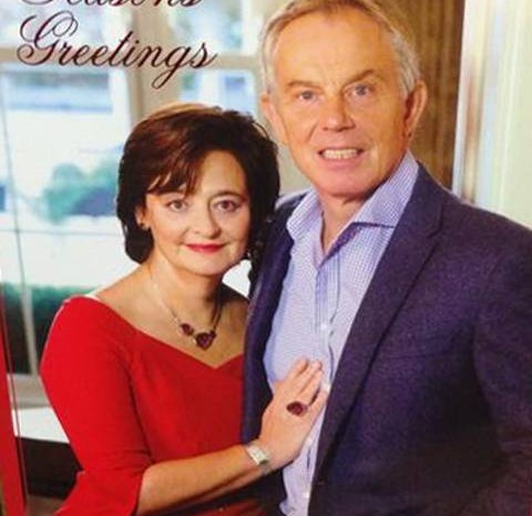 Тони Блэра высмеяли в фотожабах за самовлюбленную открытку
