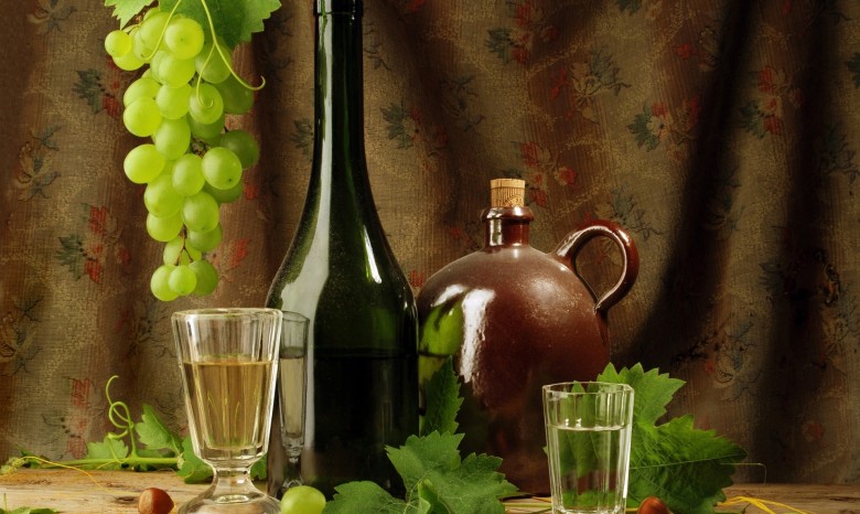Британские ученые выяснили, что водка менее губительна, чем вино