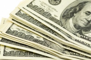 Доллар снова «перепрыгнул» рубеж в 17 грн
