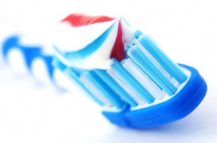 Украинцы стали экономить на зубной пасте
