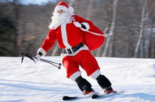 Американские Санта-Клаусы устроили заезд на сноубордах (видео)