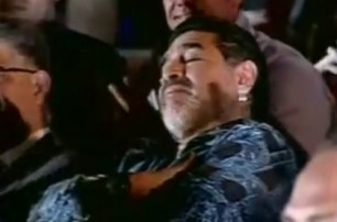Марадона заснул во время президентской речи (видео)