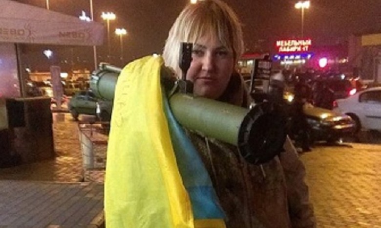 В Харькове волонтер ездила по городу с гранатометом