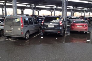Киевских нарушителей парковки сделали инвалидами