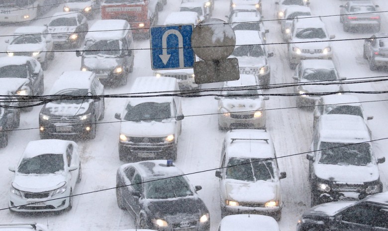 Из-за снегопада в Москве - транспортный коллапс