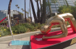 В Голливуде новый памятник — «Оскар», нюхающий кокаин