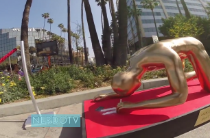 В Голливуде новый памятник — «Оскар», нюхающий кокаин
