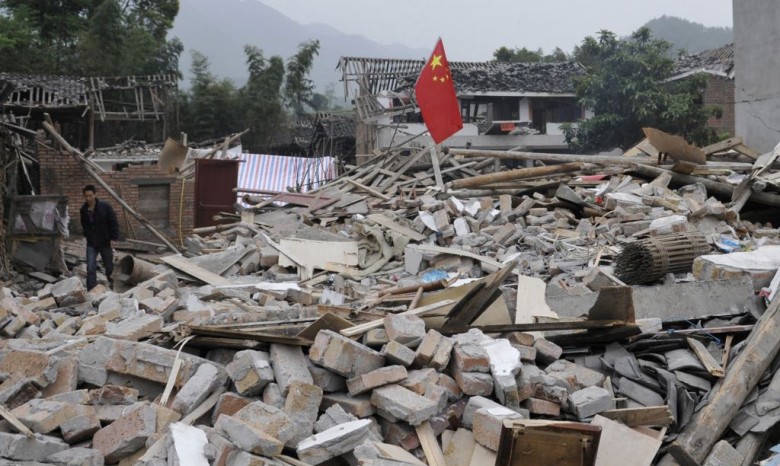 От землетрясения в Китае пострадало уже 80 тысяч человек
