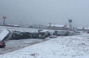 Сразу 30 машин попали в аварию из-за снегопада