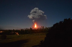 В Чили страшное извержение вулкана Вальяррика (видео)