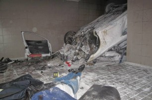 В Киеве автомобиль влетел в подземный переход