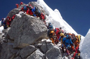 Альпинистам запретили гадить на Эвересте