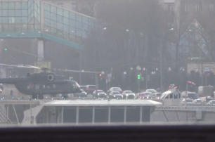 В центре Москвы летают военные вертолеты