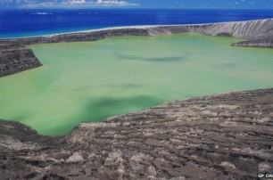 В Тихом океане из-за подводного вулкана появился новый остров