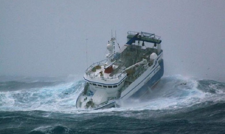 10 самых страшных штормов глазами матросов с кораблей