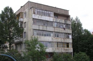 В Омске наркоман выкинул с третьего этажа собственного сына