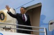 Барак Обама чуть не упал с трапа самолета (видео)