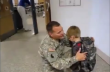 Американские дети встречают родителей, вернувшихся с войны