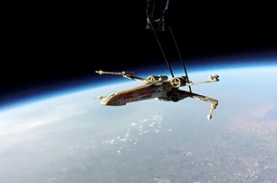 Фанаты «Звездных войн» запустили в стратосферу модель истребителя X-Wing (видео)
