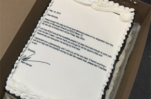 В Америке сотрудник телеканала написал заявление об увольнении на торте
